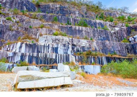 採石場の岩壁 採石場の岩壁 79809767