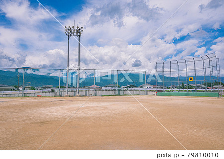 夏の野球場 79810010