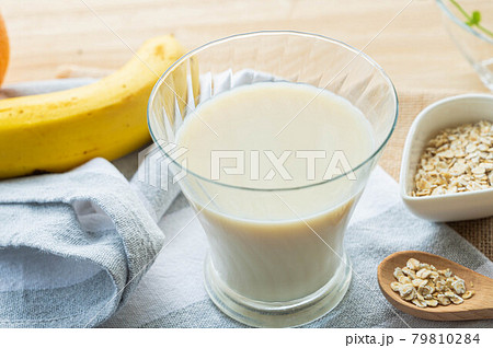 オーツミルク 79810284