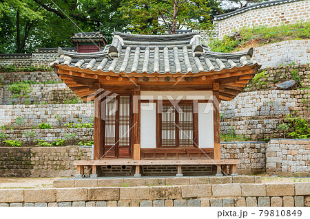 韓屋 階段 ソウル 79810849