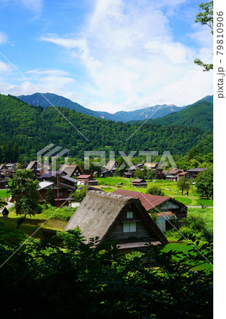 梅雨明けまじかの白川郷 梅雨明けまじかの白川郷 79810906