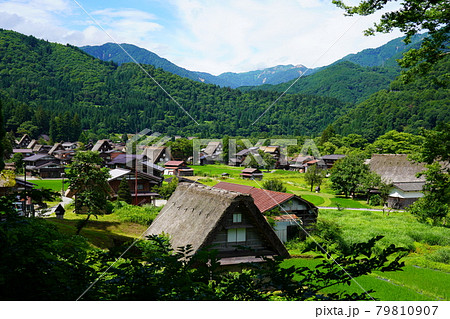 梅雨明けまじかの白川郷 梅雨明けまじかの白川郷 79810907