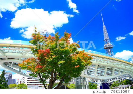 名古屋市、名古屋テレビ塔とオアシス21の風景 79811097
