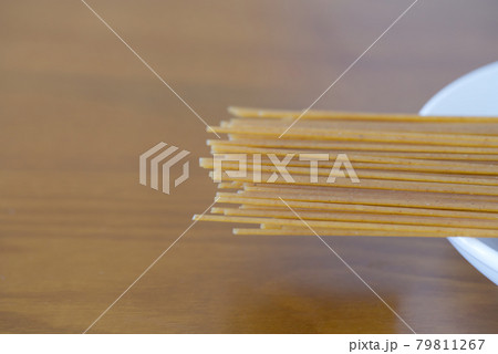 全粒粉パスタ(乾麺) 79811267