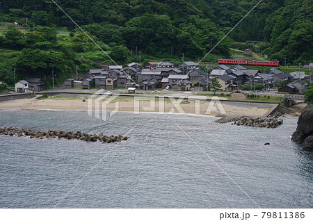 山陰本線 日本海沿いを行くディーゼルカー(キハ47)2 山陰本線 日本海沿いを行くディーゼルカー(キハ47)2 79811386