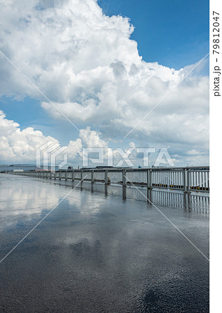 雨上がりの風景 79812047