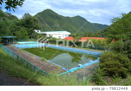 【廃校】旧和気町立山田小学校のプールと校舎と天神山城　岡山県和気郡和気町 79812449