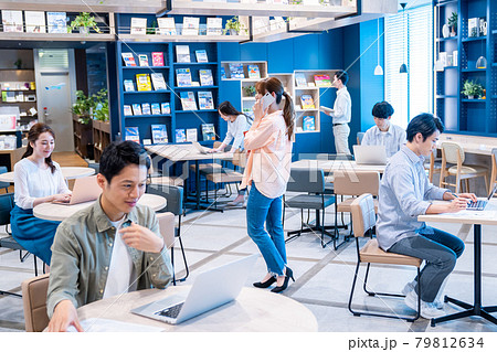 シェアオフィスで働く人々 撮影協力:Creadisce(丸善雄松堂株式会社) シェアオフィスで働く人々 撮影協力:Creadisce(丸善雄松堂株式会社) 79812634