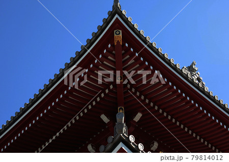 東京浅草・浅草寺の宝蔵門 79814012