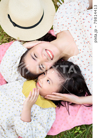 Parent and child lifestyle 79814413