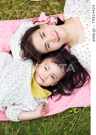 Parent and child lifestyle 79814424