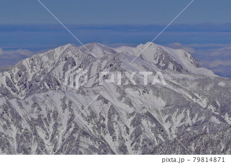 冬の立山室堂と毛勝三山 79814871