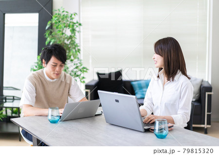 アットホームな雰囲気のオフィス 79815320