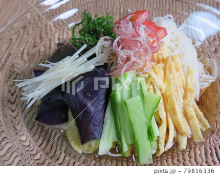 揚げナスと薬味たっぷりぶっかけ素麺 揚げナスと薬味たっぷりぶっかけ素麺 79816336