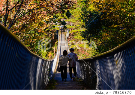 日本の秘境(秋)「紅葉百選」五家荘・梅の木轟公園吊橋からの景色 (日本2020年秋撮影)九州・熊本県 日本の秘境(秋)「紅葉百選」五家荘・梅の木轟公園吊橋からの景色 (日本2020年秋撮影)九州・熊本県 79816370