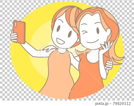 仲良くスマホで自撮りをする女性二人_ライン 仲良くスマホで自撮りをする女性二人_ライン 79820112