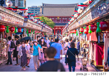 日本の東京都市景観 4度目宣言下。衝撃の1410人。五輪“狂行”、賑わう浅草寺、高齢者も＝7月17日 79821677