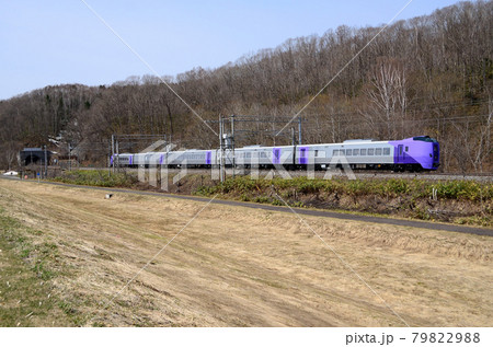旭川駅でのお披露目に向かう多目的特急車両「ラベンダー編成」(回送列車) 旭川駅でのお披露目に向かう多目的特急車両「ラベンダー編成」(回送列車) 79822988