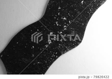 長年蓄積された大量の角栓と皮脂の塊と汚れ 79826422