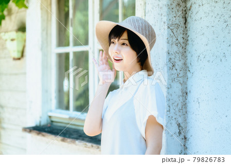 麦わら帽子の女性 麦わら帽子の女性 79826783