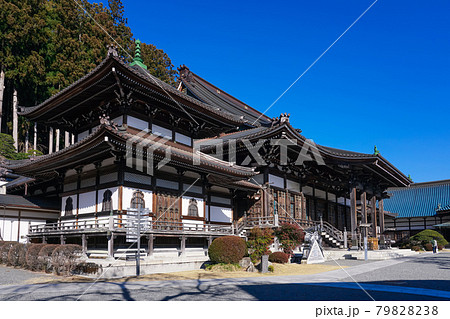 身延山久遠寺（山梨県）の納牌堂・仏殿 79828238