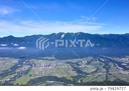 7月半ば(夏)・午前中、陣馬形山の展望台からの景色 長野県上伊那郡中川村 7月半ば(夏)・午前中、陣馬形山の展望台からの景色 長野県上伊那郡中川村 79829727