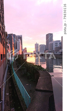 大阪の夕暮れ 79830116