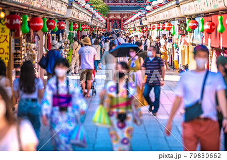 日本の東京都市景観 4度目宣言下。衝撃の1410人。拝金五輪“狂行”、賑わう浅草寺＝7月17日 79830662