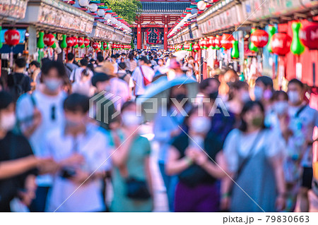 日本の東京都市景観 4度目宣言下。衝撃の1410人。拝金五輪“狂行”、賑わう浅草寺=7月17日 日本の東京都市景観 4度目宣言下。衝撃の1410人。拝金五輪“狂行”、賑わう浅草寺=7月17日 79830663