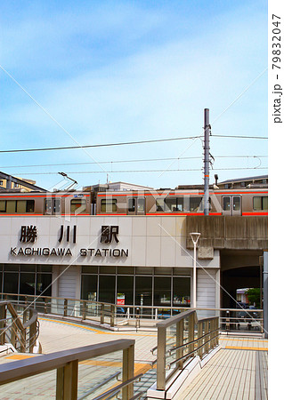 JR中央本線、勝川駅に停車する電車 JR中央本線、勝川駅に停車する電車 79832047