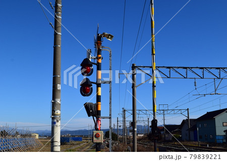 鉄道線路の踏切 79839221
