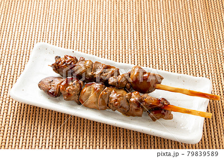 焼鳥。レバー(鶏肝)のたれ焼き。 79839589