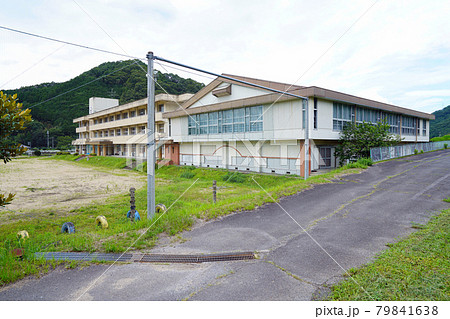 【廃校】旧和気町立日笠小学校の体育館と校舎　岡山県和気郡和気町 79841638