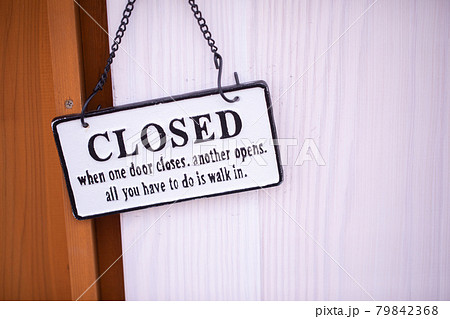 閉店の看板 79842368