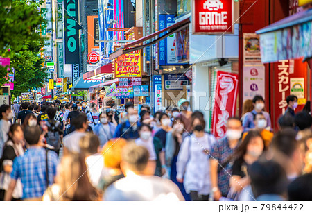 日本の東京都市景観 4度目宣言下。衝撃の1410人。拝金五輪“狂行”、秋葉原の人流大爆発＝7月17日 79844422