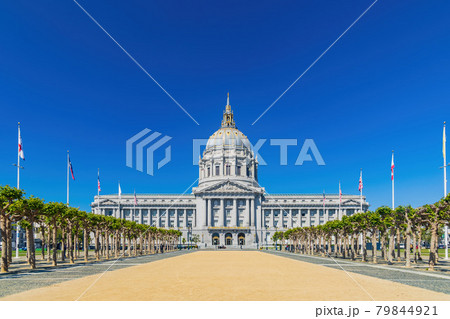 Sunny view of the San Francisco City Hall 79844921