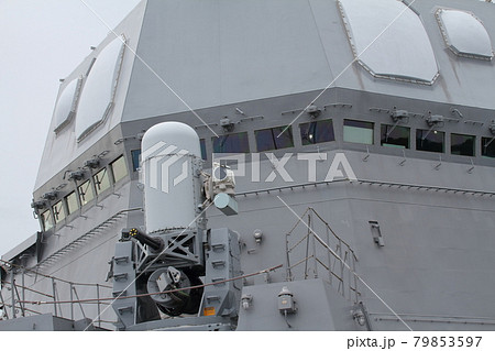 海上自衛隊　護衛艦てるづきの艦橋と20㎜多銃身機関砲（CIWS　シーウス） 79853597