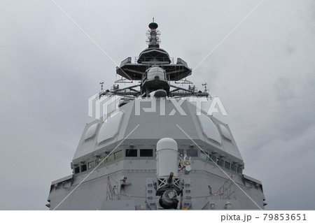 海上自衛隊　護衛艦てるづきの艦橋と20㎜多銃身機関砲（CIWS　シーウス） 79853651