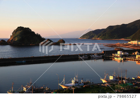 由良漁港と白山島 79865527