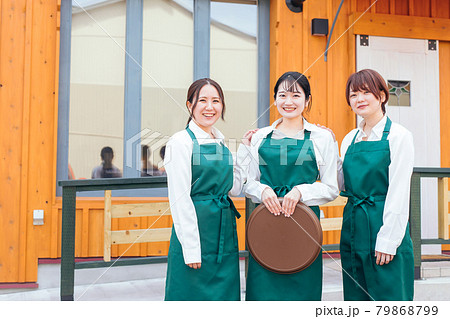 カフェ・飲食店・喫茶店・レストランのスタッフ カフェ・飲食店・喫茶店・レストランのスタッフ 79868799