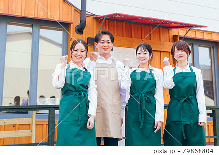カフェ・飲食店・喫茶店・レストランのスタッフ カフェ・飲食店・喫茶店・レストランのスタッフ 79868804