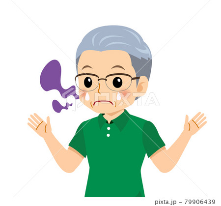 半袖を着た白髪の男性 79906439