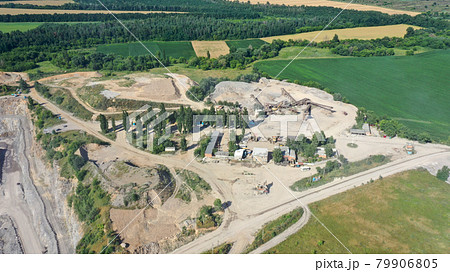 Quarry for the extraction of granite. Granite quarry. 79906805