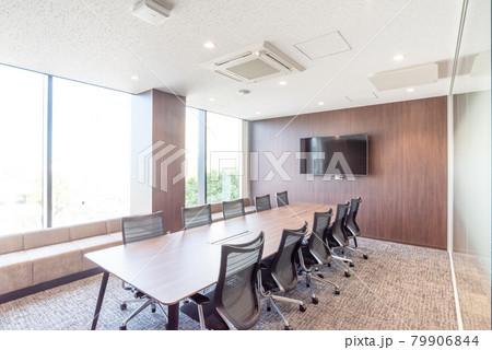 ミドルサイズの会議室のイメージ 79906844