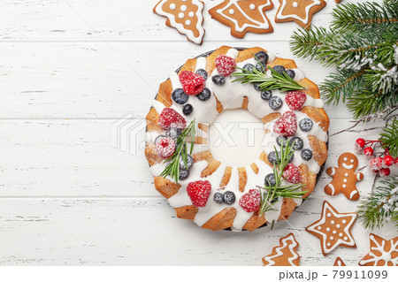 Christmas cake and gingerbread cookies 79911099