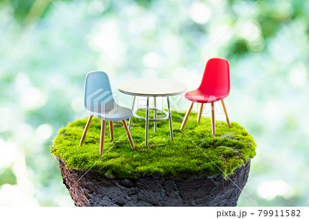 自然の中での対話イメージ 自然の中での対話イメージ 79911582