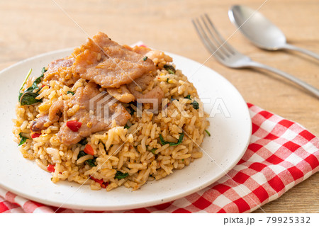 fried rice with Thai basil and pork 79925332