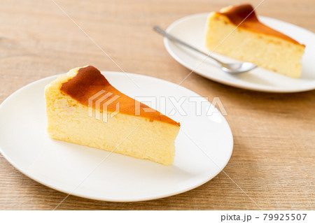 burn cheesecake on white plate burn cheesecake on white plate 79925507