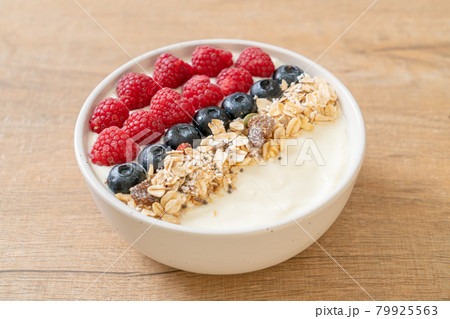 homemade yogurt bowl with raspberry, blueberry and granola 79925563