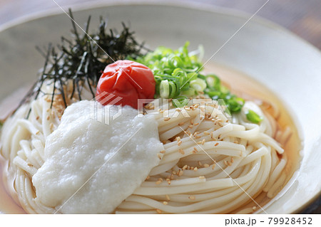 夏の冷やしぶっかけうどん 夏の冷やしぶっかけうどん 79928452